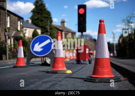 Cônes de circulation et les lumières à Travaux routiers Banque D'Images