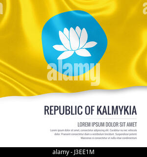 L'Etat russe République de Kalmoukie drapeaux sur un fond blanc. Nom de l'état et la zone de texte pour votre message. 3D illustration. Banque D'Images