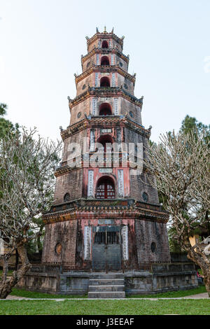 Hue, Vietnam - 10 mars 2017 : La pagode de Thien Mu Banque D'Images