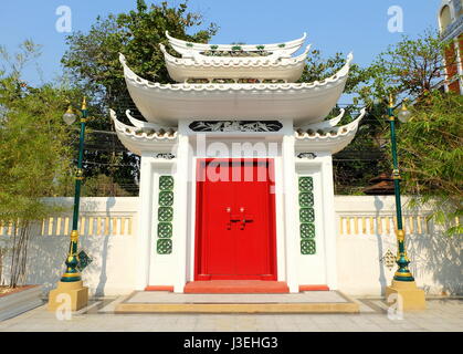 La porte rouge du Temple. Banque D'Images