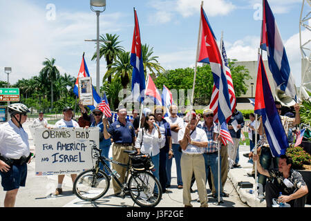 Miami Florida,Biscayne Boulevard,Barack Obama,candidat présidentiel démocrate,manifestants cubains,groupe d'exil Vigilia Mambisa,latino-hispanique Llatino eth Banque D'Images