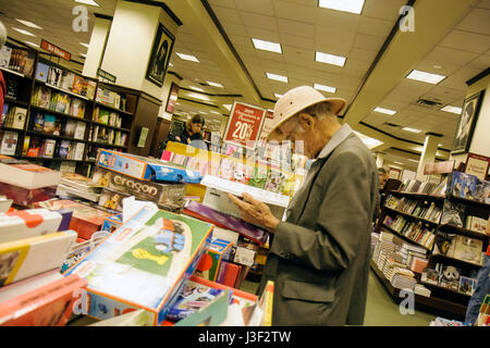 Miami Florida,Coral Gables,Barnes and Noble,librairie,livre,livres,produits vente de présentation,rabais,vente,vente,vente,détail,lectures,économie,littérature,client, Banque D'Images