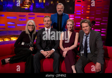 (De gauche à droite) Diane Keaton, Michael Fassbender, Graham Norton, Jessica Chastain et Kevin Bacon pendant le tournage de The Graham Norton Show à la London Studios, à être diffusé sur BBC One le vendredi. Banque D'Images