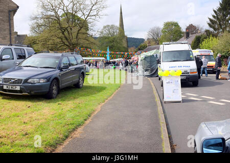 Ashover, Derbyshire, Royaume-Uni. Le 01 mai 2017. Les artistes de mettre en joue pour le divertissement des spectateurs lors de l'assemblée annuelle à Ashover Carnival village dans Banque D'Images