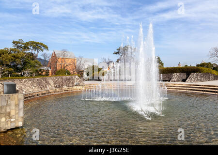 Fontaine dans le parc de la paix de Nagasaki, Japon. Banque D'Images