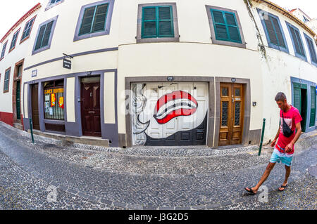 Les portes peintes sur la plus vieille rue de Funchal, Madère Banque D'Images