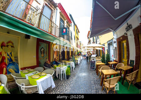 Les portes peintes sur la plus vieille rue de Funchal, Madère Banque D'Images