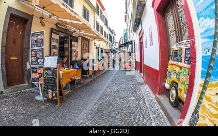 Les portes peintes sur la plus vieille rue de Funchal, Madère Banque D'Images