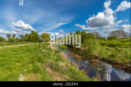 Une vue sur la campagne à Paddington Meadows à Warrington Banque D'Images