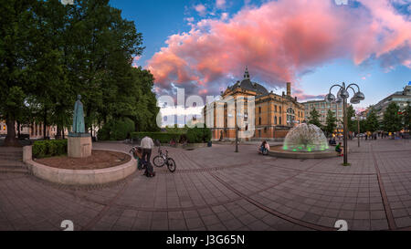 OSLO, Norvège - 11 juin 2014 : Le Théâtre National d'Oslo. Le théâtre a son premier spectacle, le 1 septembre 1899. Banque D'Images