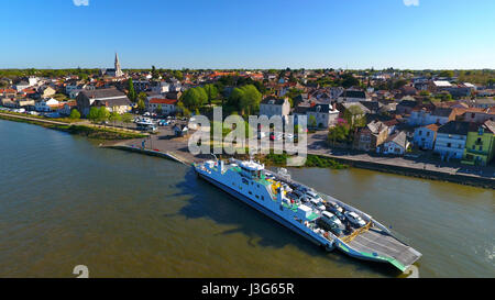 L'arrivée du ferry en ville Le Pellerin, Loire Atlantique, France Banque D'Images