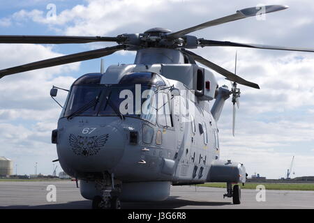 La Marine royale d'EHI EH-101 Merlin HM1 à Saint Nazaire Montoir Aéroport, Loire Atlantique, France Banque D'Images