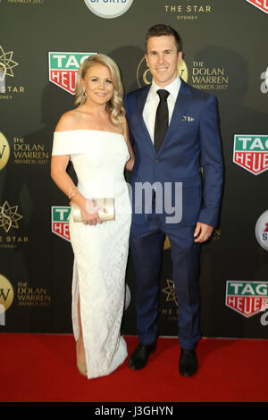 Le 1 mai 2017. Sydney, Australie. A-League Player Matt McKay et épouse Amanda arrivent sur le tapis rouge pour la Fédération de football du prestigiou Australie Banque D'Images