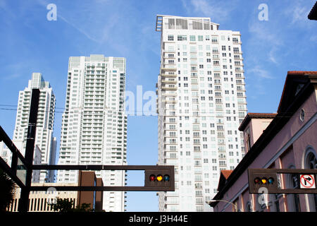 Miami Florida, gratte-ciel gratte-ciel gratte-ciel bâtiment bâtiments bâtiment, bâtiments, horizon de la ville paysage urbain, condominiums condo condos resi Banque D'Images