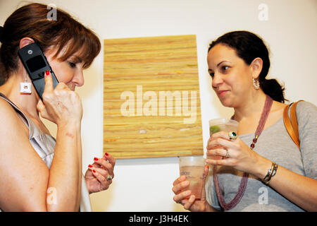 Miami Beach Florida,Lincoln Road Mall,ArtCenter SouthFlorida,réception de vente aux enchères d'œuvres d'art,charité,collecte de fonds,événement,adulte femme femmes l Banque D'Images