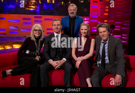 (De gauche à droite) Diane Keaton, Michael Fassbender, Graham Norton, Jessica Chastain et Kevin Bacon pendant le tournage de The Graham Norton Show à la London Studios, à être diffusé sur BBC One le vendredi. Banque D'Images