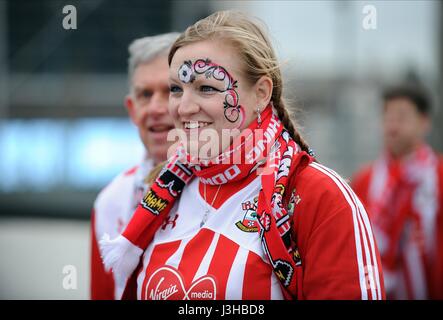 Un VENTILATEUR DE SOUTHAMPTON FAIT SON WA MANCHESTER UNITED V SOUTHAMPTO WEMBLEY Londres Angleterre 26 Février 2017 Banque D'Images