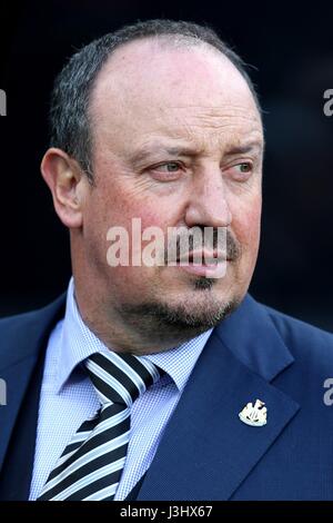 RAFA BENITEZ NEWCASTLE UNITED FC MANAGER NEWCASTLE UNITED FC MANAGER ST JAMES PARK NEWCASTLE ANGLETERRE 16 Avril 2016 Banque D'Images