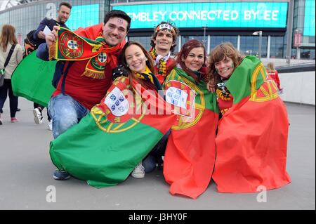 PORTUGAL FANS ARRIVANT À WEMB ANGLETERRE / PORTUGAL STADE DE WEMBLEY Londres Angleterre 02 Juin 2016 Banque D'Images