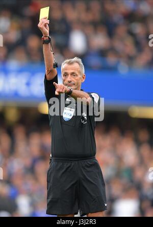 Arbitre MARTIN ATKINSON CHELSEA V MANCHESTER UNITED stade de Stamford Bridge Londres Angleterre 23 octobre 2016 Banque D'Images