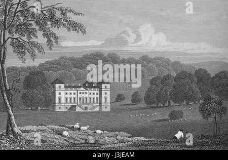 Hagley Hall en Angleterre, conçu par le célèbre architecte James Stuart, est un exemple impressionnant de l'architecture géorgienne. Le domaine est connu pour son design grandiose et son importance historique en tant que maison de campagne. Banque D'Images