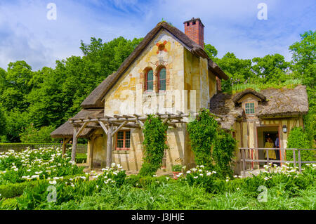 Paris, France - 1 juin 2015 : Le Hameau de Queens, Versailles, construit comme une retraite de loisirs pour sa majesté et plus proches amis, belle architecture rustique Banque D'Images