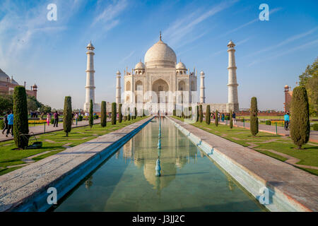 Taj Mahal mausolée en marbre blanc construit par l'empereur Shahjahan porte l'héritage de l'architecture indienne. Site du patrimoine mondial de l'UNESCO. Banque D'Images