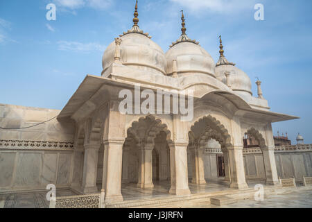 Nagina masjid est une mosquée à l'intérieur du fort d'agra construit par l'empereur moghol Shah Jahan en 1635 annonce pour être utilisé par les femmes du harem. Banque D'Images