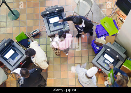 Miami Florida,Stephen P. Clark Government Centre,centre,vote par anticipation,élection,élection présidentielle de 2008,Black Blacks African African Ethnic minorité Banque D'Images