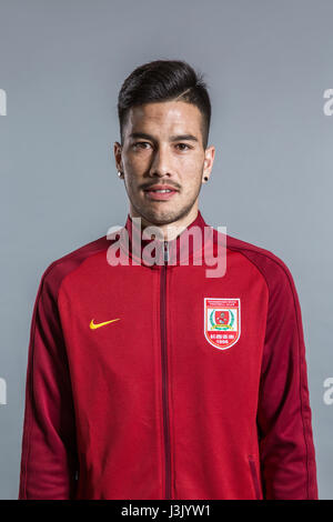 Portrait de l'espagnol taïwanais né-joueur de football Aithany Yaki Yen Tavio, communément connu sous le nom de Yaki, de Changchun Yatai C.F. pour le Football Chinois 2017 Super League, à Chongqing, Chine, le 24 février 2017. Banque D'Images