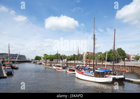 De vieux navires dans le port de Port musée Vegesack, Bremen-Vegesack, Brême, Allemagne, Europe, j'Alte Schiffe ï»¿ Untitled im Hafen, Vegesacker Bremen-Vegesack, Brême, deu Banque D'Images