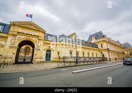 Paris, France - 1 juin 2015 : Conservatoire National des Arts et de l'artisanat, créé en 1794 pendant la Révolution française, est dédié à l'éducation recher Banque D'Images
