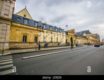 Paris, France - 1 juin 2015 : Conservatoire National des Arts et de l'artisanat, créé en 1794 pendant la Révolution française, est dédié à l'éducation recher Banque D'Images