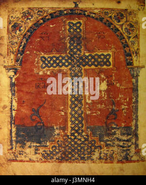 Image d'un folio représentant la Sainte Croix des Évangiles de Mestia du XIe siècle, conservé au Musée de Mestia, Géorgie. Ce manuscrit est un exemple significatif de chrétien géorgien médiéval Banque D'Images