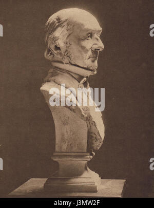 Cette peinture de Sir John Hamilton représente un buste de William Ewart Gladstone, un éminent homme d'État britannique et quatre fois premier ministre du Royaume-Uni. L'œuvre capture l'importance politique et la ressemblance de Gladstone avec une représentation détaillée et formelle. Banque D'Images