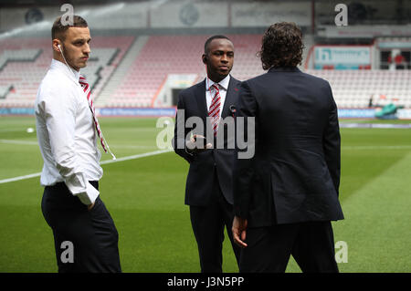 Stoke City's Marko Arnautovic (gauche) Saido Berahino (centre) et le Ramadan Sobhi avant le premier match de championnat au stade de la vitalité, de Bournemouth. Banque D'Images