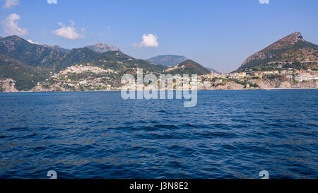 Vue panoramique de la ville de Vietri sul Mare, Campanie, Italie Banque D'Images