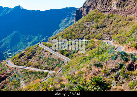 Les courbes, la serpentine Road dans la vallée de Masca, Teneriffa, Espagne, Europe Banque D'Images