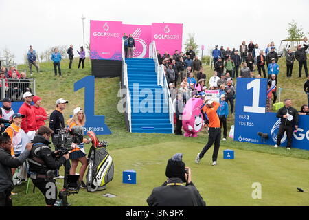 St Albans, Royaume-Uni. Le 05 mai, 2017. St Albans, Hertfordshire, Royaume-Uni à la première mise en scène d'GOLFSIXES un nouveau format court d'un tournoi de golf qui se joue sur 6 trous. Credit : Motofoto/Alamy Live News Banque D'Images