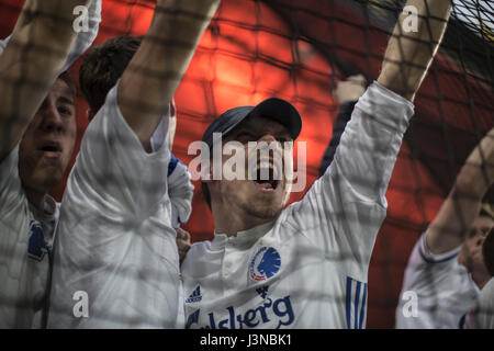 Le Danemark, le 05 mai 2017, Helsingoer. Fans du FC Copenhague FC Copenhague en fête 12e du titre de ligue dans la Superliga ALKA danois. Banque D'Images