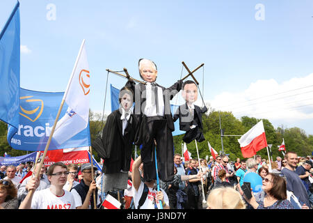 Pologne, Varsovie, le 6 mai, 2017 : la liberté de Mars s'est tenu à Varsovie pour protester contre le gouvernement. Les partis de l'opposition 'Nowoczesna', Platforma Obywatelska", le "Comité pour la défense de la démocratie" (KOD) et plusieurs groupes d'activistes, a rencontré la démonstration. ©Madeleine Ratz/Alamy Live News Banque D'Images