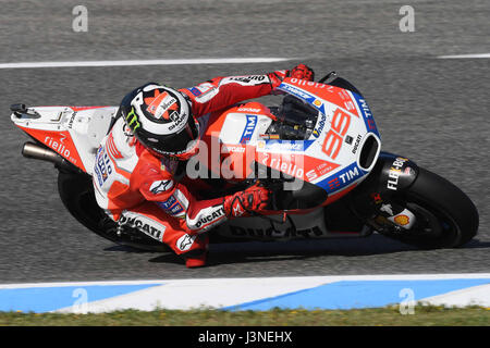 JEREZ DE LA FRONTERA, ESPAGNE - 06 MAI : Jorge Lorenzo de l'Espagne et l'équipe de Ducati en MotoGP pour la pratique finale de l'Espagne au circuit de Jerez, le 6 mai 2017 à Jerez de la Frontera, Espagne.(Photo de Marco Iorio) Banque D'Images