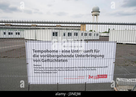 Berlin, Allemagne. 6 mai, 2017. Hébergement temporaire pour demandeurs d'asile d'être érigé à 'Tempohome' sur les terrains de l'ancien aéroport de Tempelhof à Berlin, Allemagne. Credit : Iain Masterton/Alamy Live News Banque D'Images