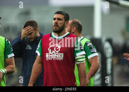 Parma, Italie.06 Mai 2017. Benetton demi de mêlée Edoardo Gori durant le réchauffage lors du match contre le Zèbre dans Pro Guinness12©Massimiliano Carnabuci/Alamy news Banque D'Images