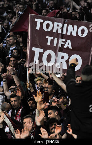 Turin, Italie. 6 mai, 2017. Supporters pendant le match Serie A TIM entre la Juventus Turin et au FC Juventus Stadium. Le résultat final du match est 1-1. Crédit : Fabio Annemasse/Alamy Live News Banque D'Images