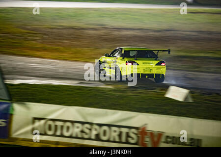 Sydney Motorsport Park, Australie. 6 mai 2017. Finny O'Hare sur le point de lancer dans le coin avec beaucoup d'angles. Anthony Bolack/Alamy Live News Banque D'Images