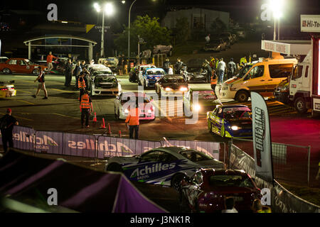 Sydney Motorsport Park, Australie. 6 mai 2017. Les concurrents de Pro-Am Hi-Tec série dérive jusqu'grille pour les qualifications. Anthony Bolack/Alamy Live News Banque D'Images