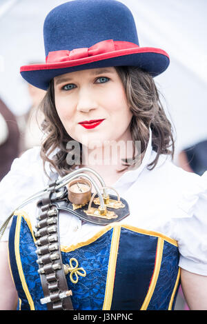 New York, USA. 6 mai 2017. Le monde Steampunk est le secteur le plus important événement Steampunk, et il accueille tout le monde, des plus expérimentés pour les curieux. Crédit : Jim DeLillo/Alamy Live News Banque D'Images