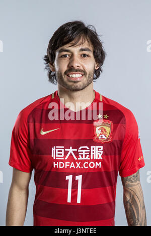 Portrait de joueur de soccer brésilien Ricardo Goulart de Guangzhou Evergrande Taobao C.F. pour le Football Chinois 2017 Super League, dans la ville de Guangzhou, province du Guangdong en Chine du Sud, 18 février 2017. Banque D'Images