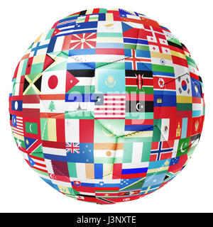 De nombreux drapeaux du monde superposée sur un football traditionnel. Banque D'Images